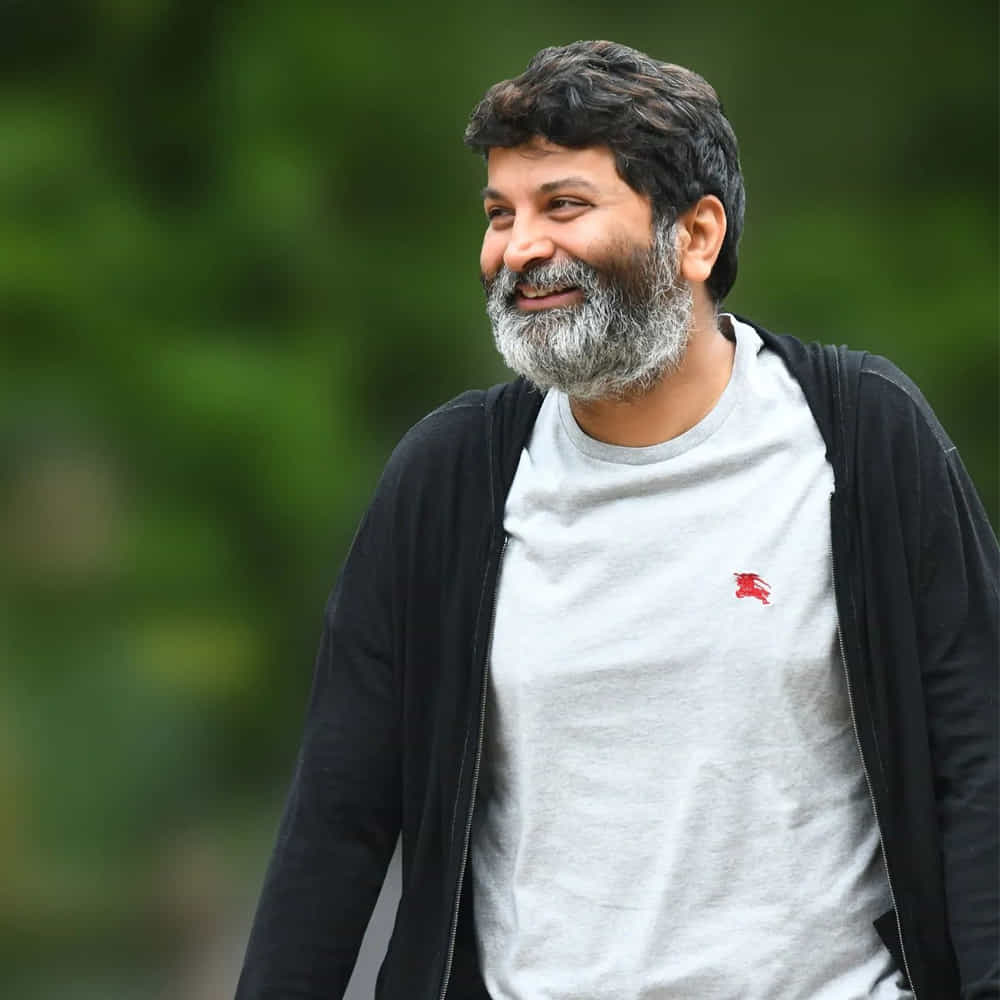 అందరికీ త్రివిక్రమే కావాలి.. ఒక్క సినిమా అంటూ చాలా మంది హీరోలు పోటీ పడుతున్నారు. మెగాస్టార్ నుంచి మొదలుపెడితే ఎనర్జిటిక్ స్టార్ వరకు అంతా గురూజీ కోసమే చూస్తున్నారు కానీ ఆయన మాత్రం అందరికీ సారీ చెప్పి.. ఆల్రెడీ చేసిన హీరోలతోనే రిపీట్ చేస్తున్నారు. ప్రస్తుతం గుంటూరు కారంతో బిజీగా ఉన్న త్రివిక్రమ్.. నెక్ట్స్ అల్లు అర్జున్, ఎన్టీఆర్లను లైన్లో పెట్టారు.
