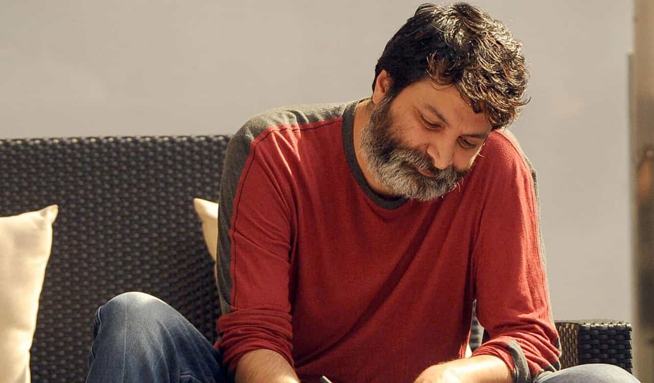 త్రివిక్రమ్ ఆయన నుంచి విడిపోయి దర్శకుడుగా మారిన తర్వాత విజయ్ భాస్కర్ లక్ కూడా పోయింది. త్రివిక్రమ్ పెన్నుతో పాటే విజయాలు కూడా దూరం అయిపోయాయి. ఆయన దూరమైన తర్వాత భలే దొంగలు, మసాలా లాంటి సినిమాలు చేసినా కూడా అవి వచ్చినట్టు కూడా ప్రేక్షకులకు తెలియదు.