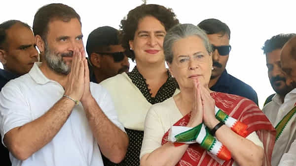 Telangana: వేడెక్కుతోన్న రాజకీయం.. తెలంగాణలో మకాం వేయనున్న కాంగ్రెస్ అగ్ర నేతలు..