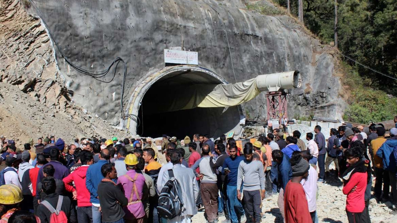 Uttarakhand Tunnel Rescue: సొరంగంలో చిక్కుకున్న 41 మంది కార్మికులు నేడు బయటకు.. సిద్ధంగా హెలికాప్టర్‌, అంబులెన్సులు