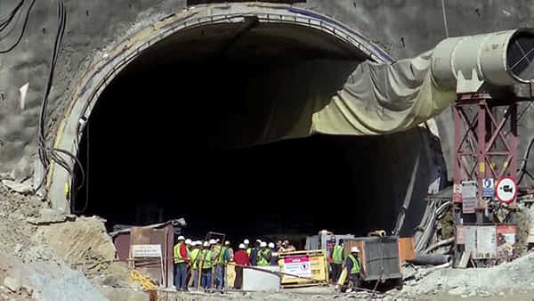Operation Tunnel: టన్నెల్లో చిక్కుకున్న 41 మంది కూలీలు.. కొనసాగుతున్న ఆపరేషన్.. కాపాడేందుకు ఇంకెన్ని రోజులు పడుతుంది..?
