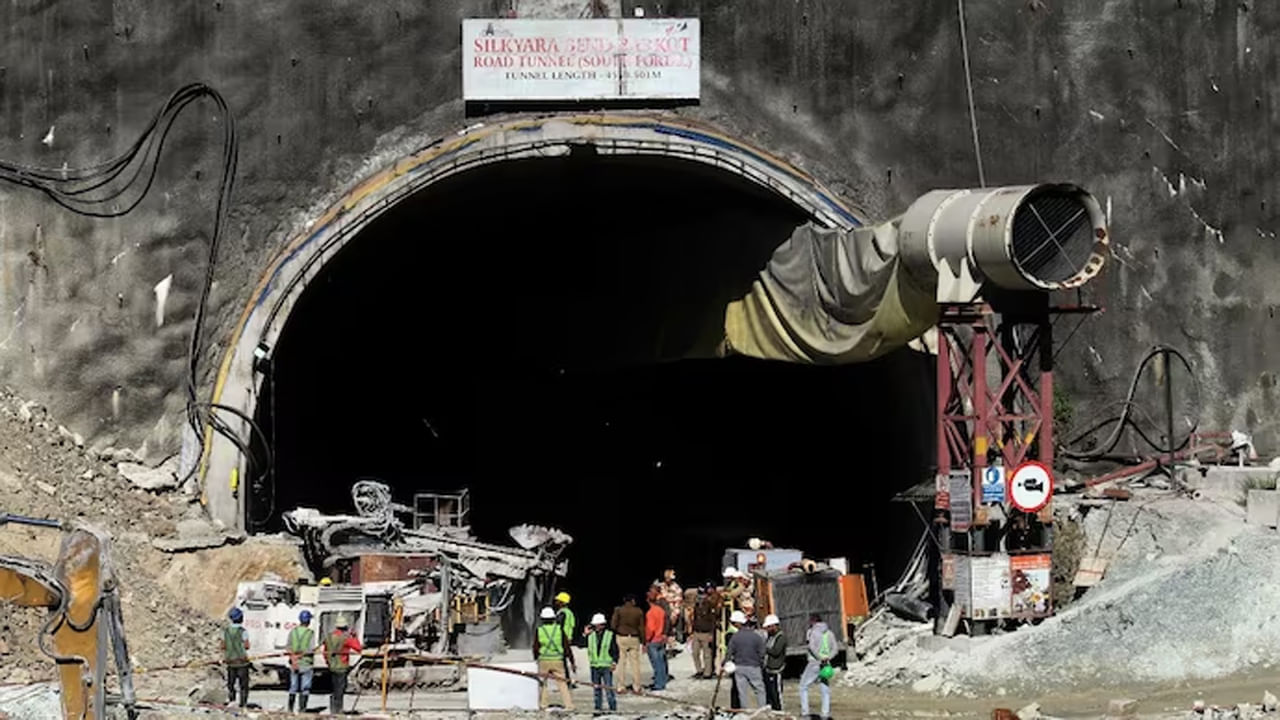 Uttarkashi Tunnel: సొరంగంలో చిక్కుకున్న 41 మంది కూలీలు.. 10 రోజులు గడుస్తున్నా ఫలించని ప్రయత్నాలు