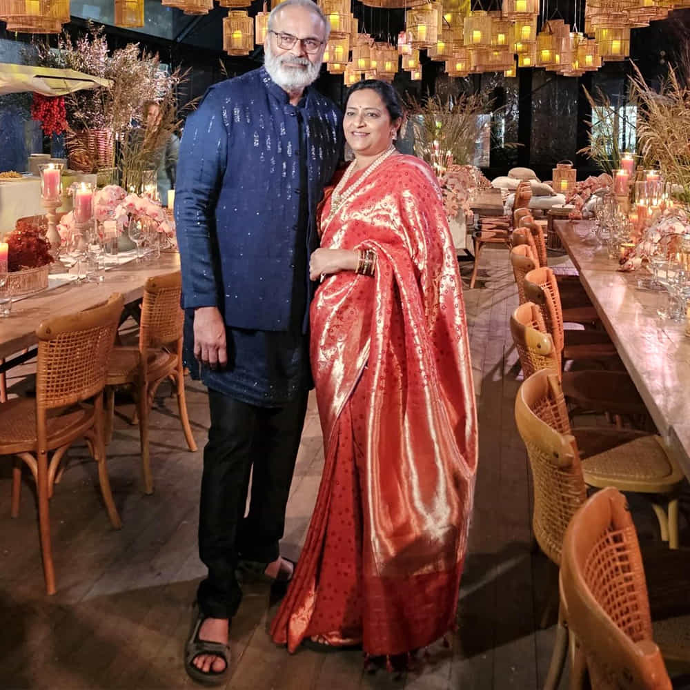 ఇందుకు సంబంధించిన ఫోటోలు సోషల్ మీడియాలో చక్కర్లు కొడుతున్నాయి. ఈ ఫొటోస్ లో వరుణ్ తేజ్, లావణ్య చూడముచ్చటగా ఉన్నారు. 