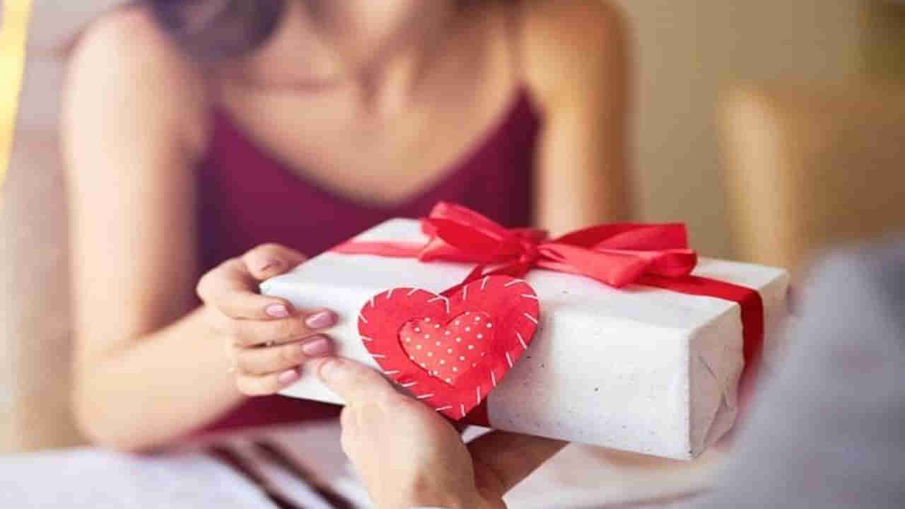 Spiritual News: ఈ వస్తువులను బహుమతిగా ఇస్తున్నారా.? బ్యాడ్ లక్ తప్పదు..