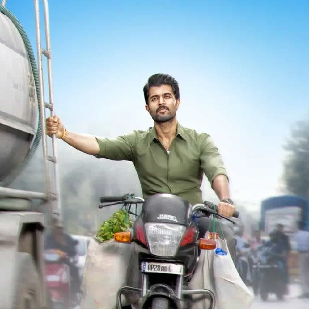 అందుకే సంక్రాంతికి సినిమా విడుదల కాకుండా ఆపి.. మార్చికి విడుదల చేయాలని నిర్మాతలకు సూచిస్తున్నాయి ఓటిటి సంస్థలు. దిల్ రాజు సైతం దీనికి ఓకే అన్నట్లు తెలుస్తుంది. అదే కానీ జరిగితే పండక్కి కాకుండా.. సమ్మర్కు ముందు ఫ్యామిలీ స్టార్ బరిలోకి దిగుతాడు.