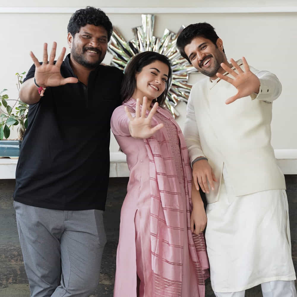 పైగా దిల్ రాజు ఉన్నాడు కాబట్టి థియేటర్స్ ఇష్యూ కూడా ఉండదు. కానీ ఆయన చేతుల్లో కూడా లేని ఓ విషయం ఫ్యామిలీ స్టార్ను ఇబ్బంది పెడుతుంది. అదే ఓటిటి.. సంక్రాంతికి గుంటూరు కారం, సైంధవ్, నా సామిరంగా, హనుమాన్, ఈగల్ అంటూ ఆల్రెడీ అరడజన్ సినిమాలు వస్తున్నాయి.