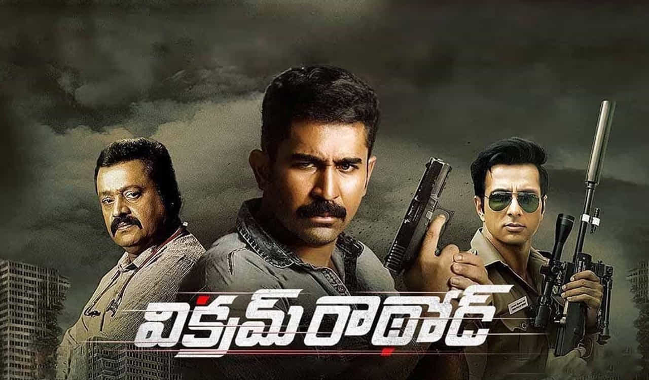 హిట్టు ఫ్లాపులతో పనిలేకుండా వరస సినిమాలు చేస్తూనే ఉన్నారు విజయ్ ఆంటోనీ. తాజాగా ఈయన హీరోగా నటిస్తున్న విక్రమ్ రాథోడ్ రిలీజ్ డేట్ కన్ఫర్మ్ అయింది. ఈ సినిమాను డిసెంబర్ 1న విడుదల చేయబోతున్నట్లు ప్రకటించారు దర్శక నిర్మాతలు. సురేష్ గోపి, రమ్య నంబీశన్ ఇందులో కీలక పాత్రల్లో నటిస్తున్నారు. బాబు యోగేశ్వరన్ ఈ సినిమాను తెరకెక్కిస్తున్నారు. బిచ్చగాడు 2తో ఈ మధ్యే తెలుగులోనూ హిట్ అందుకున్నారు విజయ్ ఆంటోనీ.