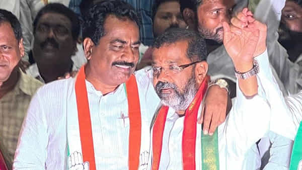 Congress: మనసుమార్చుకున్నారు.. ఉప్పు- నిప్పు కలిసిపోయాయి.. కాంగ్రెస్ నేతల మధ్య కుదిరిన సయోధ్య..