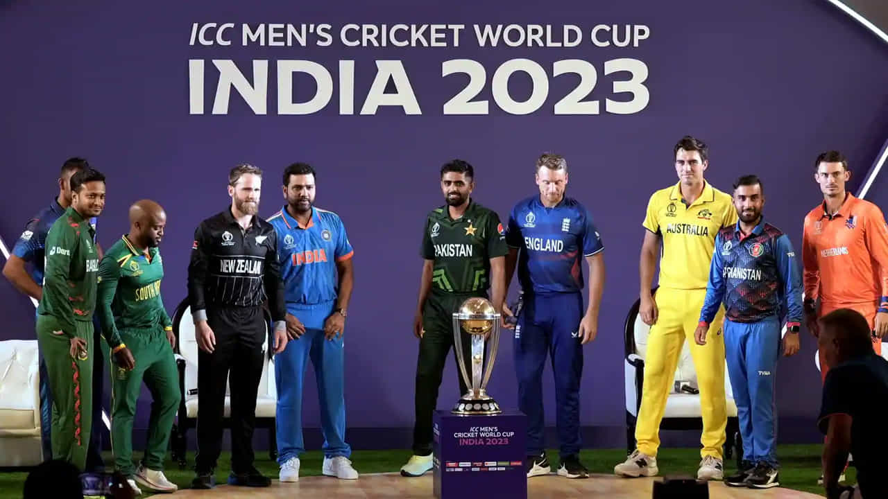 ఒకవేళ టీమిండియా మొదటి సెమీఫైనల్లో గెలిచి.. ఫైనల్కు వెళ్తే.. రూ. 33 కోట్ల జాక్పాట్ దక్కనుంది. ఇక సెమీఫైనల్ ఫోబియా నుంచి టీమిండియా విజయం సాధించాలని.. అభిమానులు కోరుకుంటున్నారు.