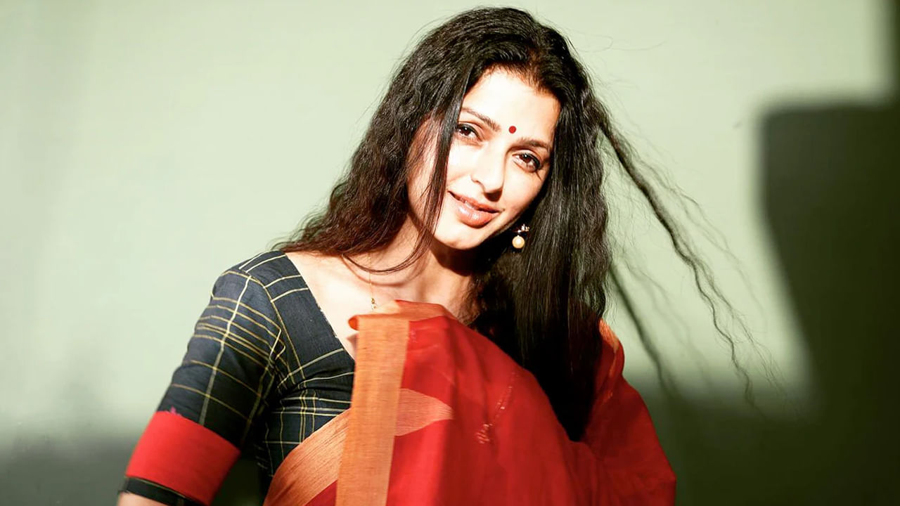 యువకుడు సినిమాతో టాలీవుడ్‌ లోకి ఎంట్రీ ఇచ్చింది భూమిక. పవన్ కల్యాణ్‌ ఖుషి సినిమాతో బ్లాక్ బస్టర్‌ హిట్‌ను ఖాతాలో వేసుకుంది. ఒక్కడు, సింహాద్రి, మిస్సమ్మ, వాసు తదితర సినిమాలతో స్టార్‌ హీరోయిన్‌ గా క్రేజ్‌ సొంతం చేసుకుంది. 