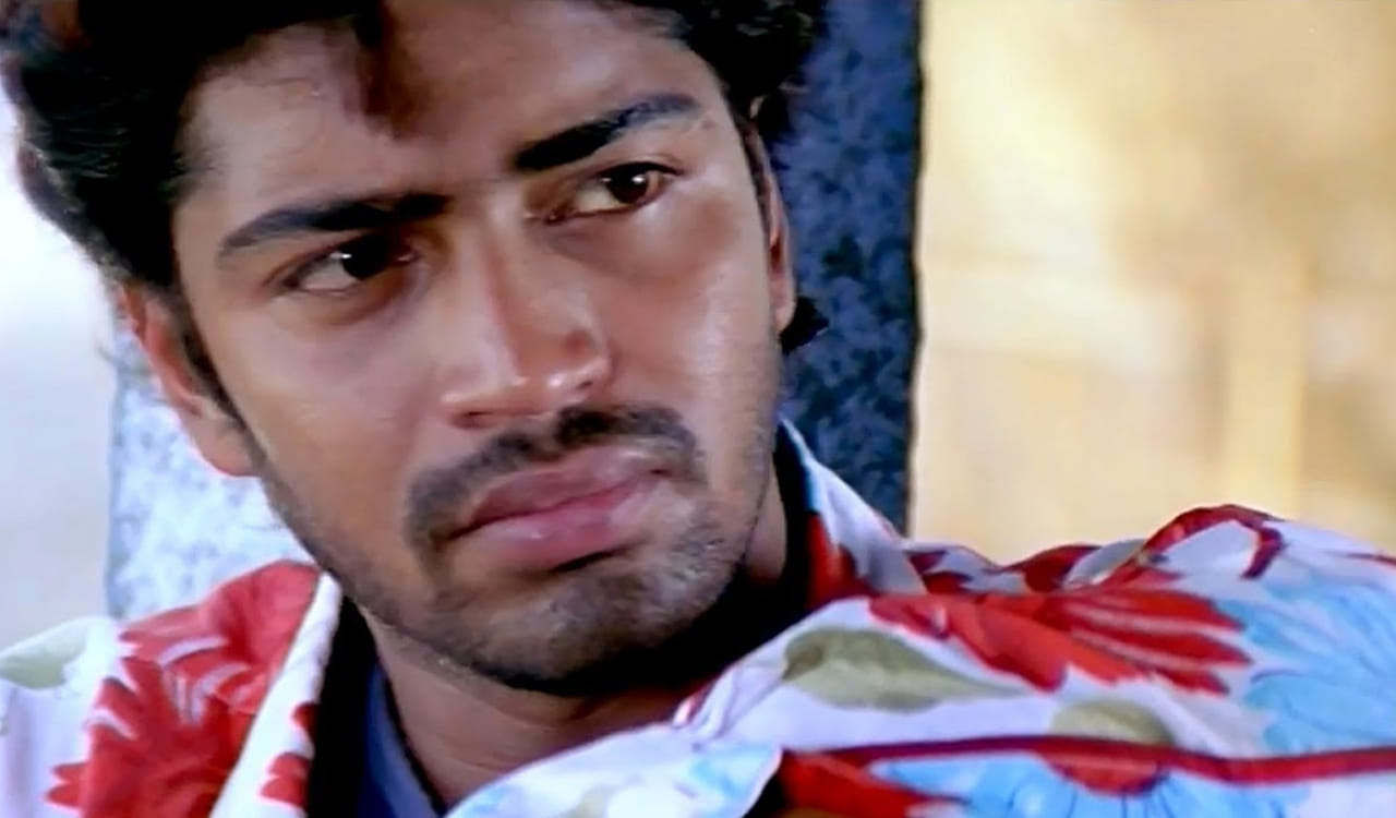 మధ్యలో కొన్ని సినిమాలు హిట్టయ్యాయి. కామెడీ హీరోగా అలా సెటిల్ అయిపోయారంతే. అప్పుడప్పుడూ గమ్యం, విశాఖ ఎక్స్ప్రెస్, ప్రాణం లాంటి సినిమాలు నరేష్లోని నటున్ని చూపించాయి.