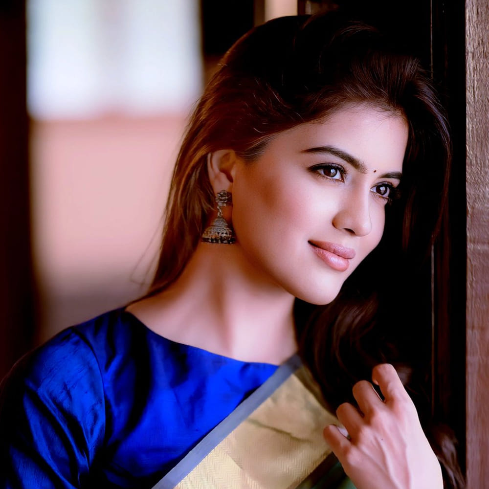 ఈ సీజన్‌లో రిలీజ్ అవుతున్న మరో క్రేజీ మూవీ హనుమాన్‌. ఫాంటసీ డ్రామా కావటంతో మేజర్‌గా హీరో మీదే ఫోకస్‌ కనిపిస్తున్నా.. హీరోయిన్‌ది కూడా ఇంపార్టెంట్‌ రోలే అంటోంది చిత్రయూనిట్. అందుకే ఈ సినిమాతో ప్రూవ్‌, చేసుకొని హీరోయిన్‌గా సెటిల్ అవ్వాలనుకుంటున్నారు అమృత్ అయ్యర్.