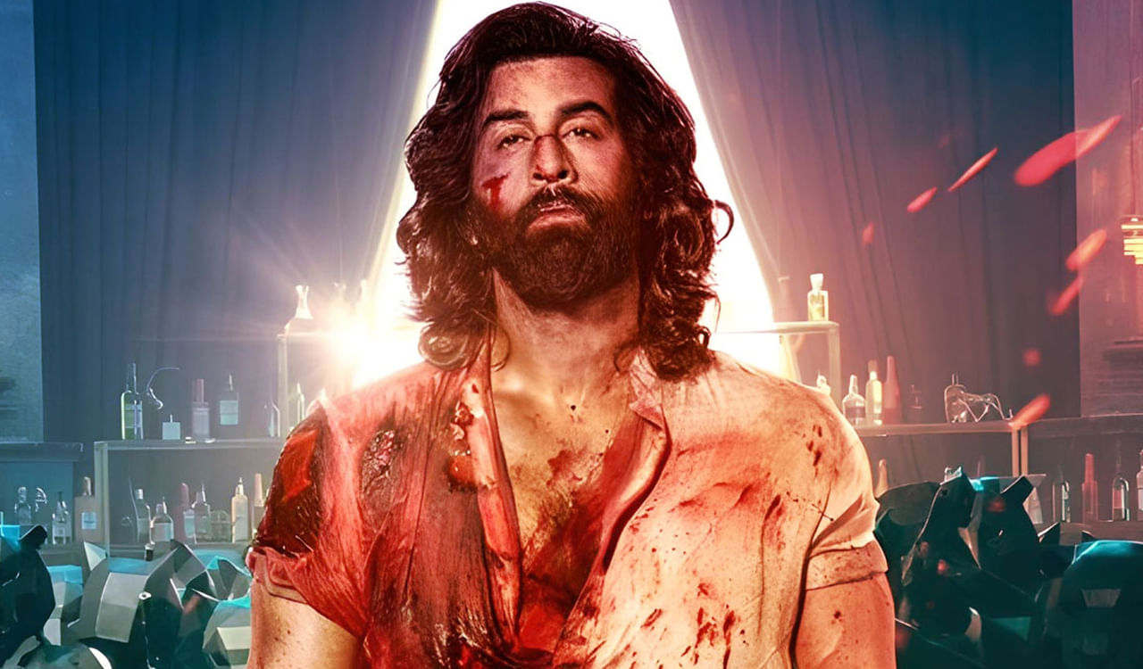 500 కోట్ల మార్కు దాటి వెయ్యి కోట్ల వైపు పరుగులు తీస్తోంది యానిమల్. ఎ సర్టిఫికెట్, భారీ నిడివి, సౌత్కి పరిచయం లేని నార్త్ హీరో, బోల్డ్ అటెంప్ట్, వయొలెన్స్ కా బాప్ అన్నట్టుండే సన్నివేశాలు.... ఇన్నిటినీ దాటుకుని బాక్సాఫీస్ మీద ఎక్స్ ట్రార్డినరీ దండయాత్ర చేస్తోంది యానిమల్.