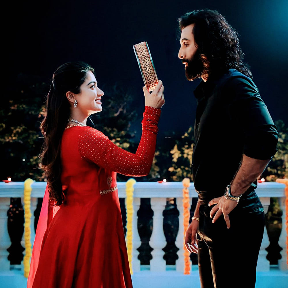 సందీప్‌ రెడ్డి వంగా సినిమాల విషయంలో కలెక్షన్స్‌కి, రివ్యూస్‌కి సంబంధమే ఉండటం లేదు. అర్జున్‌ రెడ్డి నుంచి యానిమల్ వరకు. రివ్యూయర్‌లు పెదవి విరిచినా... సినిమాలు మాత్రం సెన్సేషన్ క్రియేట్ చేశాయి. ముఖ్యంగా కబీర్ సింగ్ విషయంలో నార్త్ మీడియాలో వచ్చిన కామెంట్స్ మీద సందీప్‌ కూడా సీరియస్‌గా రియాక్ట్ అయ్యారు.
