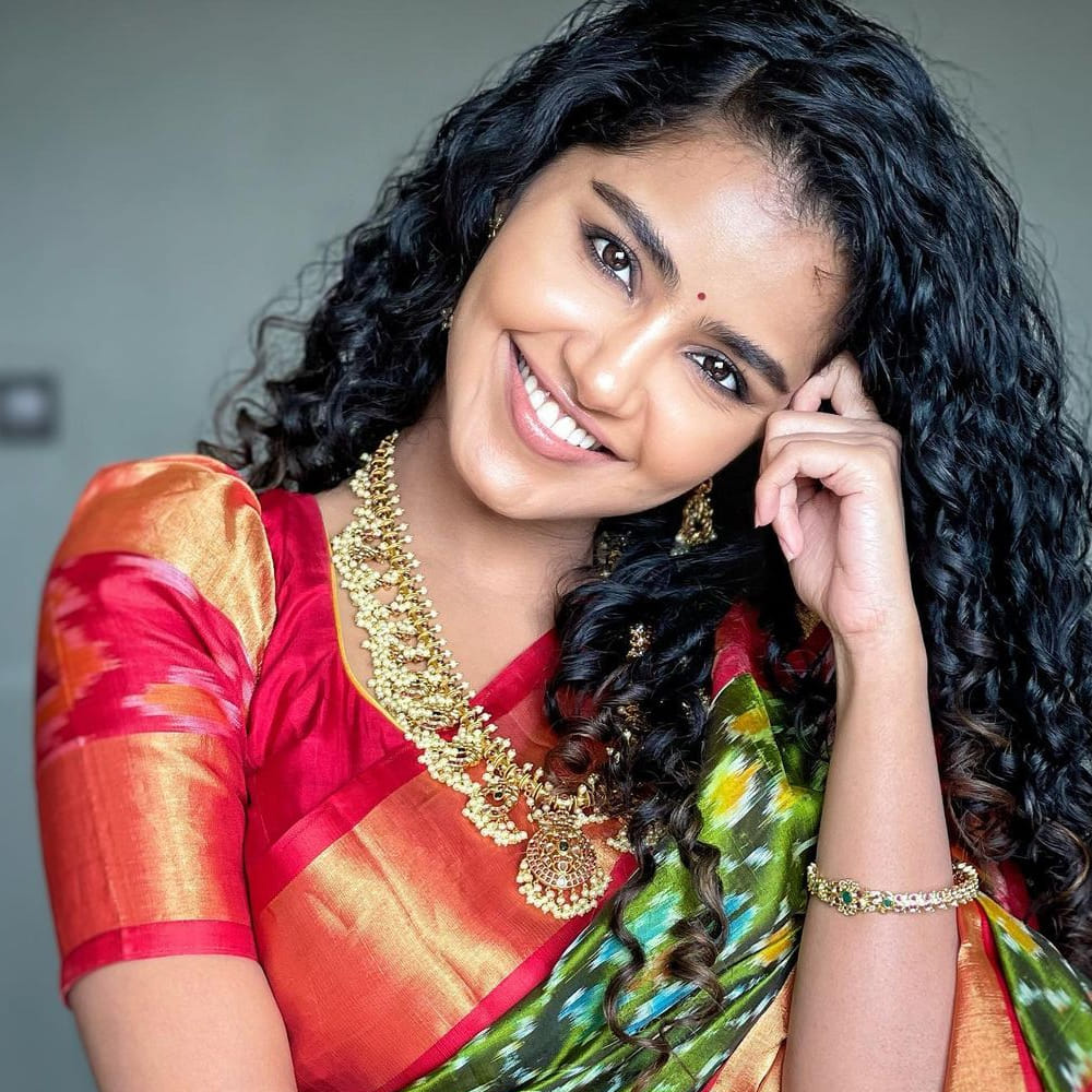 ఇప్పటి వరకు అంతా సంక్రాంతి బరిలో పోటి పడుతున్న సినిమాలు, హీరోల గురించే మాట్లాడుకుంటున్నారు. కానీ ఈ సినిమాలతో వెండితెర మీద జరగబోయే గ్లామర్ వార్‌ గురించి మాత్రం పెద్దగా బజ్‌ రావటం లేదు. కానీ ఈ సంక్రాంతి చాలా మంది హీరోయిన్స్‌కు ఎంతో ఇంపార్టెంట్ అంటున్నారు ఇండస్ట్రీ జనాలు.