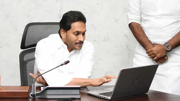CM Janan: వారికి జగన్ సర్కార్ గుడ్ న్యూస్.. ఆ రోజున ఖాతాల్లో నిధులు జమ