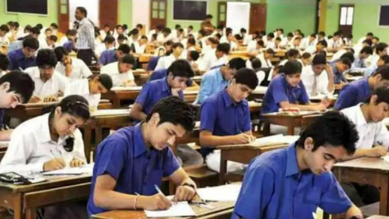 AP Inter Exams 2024: మార్చి 1 నుంచి ఇంటర్మీడియట్‌ పబ్లిక్‌ పరీక్షలు.. త్వరలో టైం టేబుల్‌ విడుదల