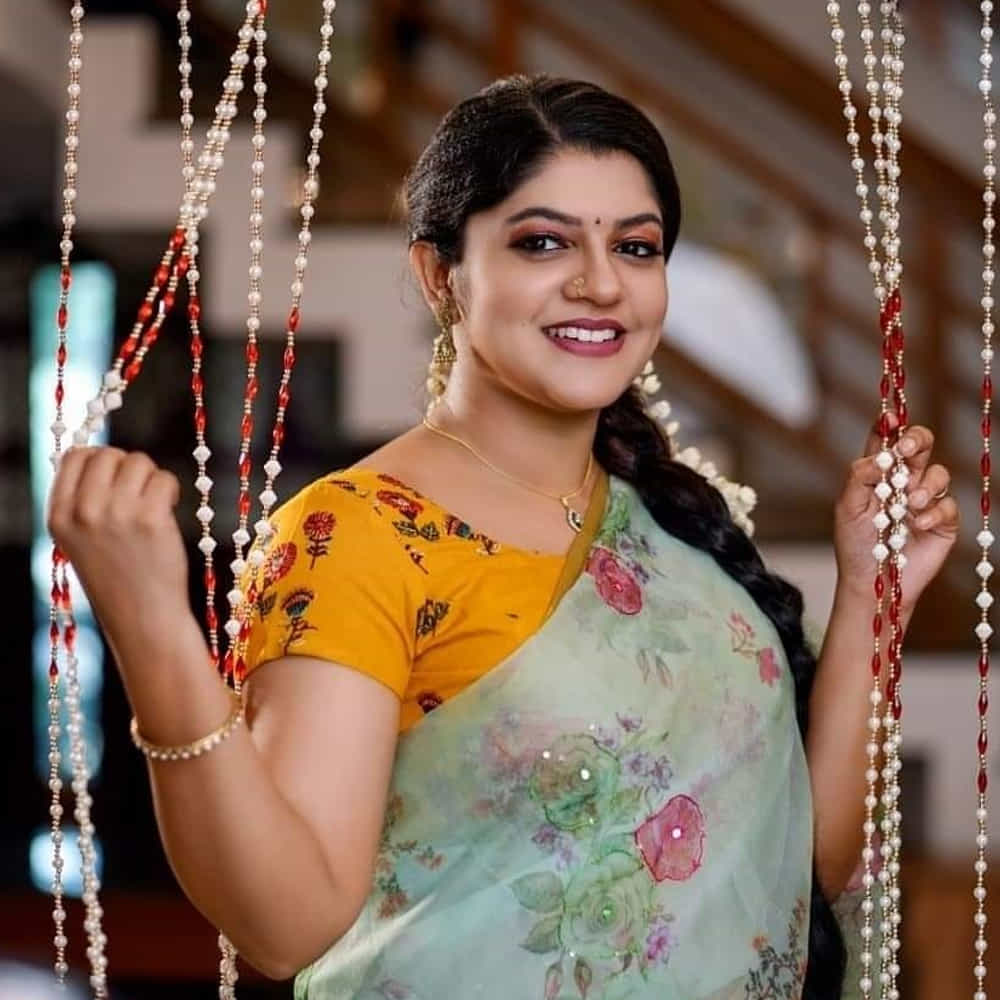 ఆకాశం నీ హద్దురా సినిమాతో తెలుగు ప్రేక్షకులకు పరిచయం అయిన అందాల భామ అపర్ణ బాలమురళి. ప్రస్తుతం ధనుష్ 50వ సినిమాలో నటిస్తున్న ఈ బ్యూటీ, వ్యాపార రంగంలోకి అడుగుపెట్టారు. తన స్నేహితులతో కలిసి ఆన్లైన్ క్లోతింగ్ బిజినెస్ స్టార్ట్ చేశారు అపర్ణ. ఈ సందర్భంగా లేడీ సూపర్ స్టార్ నయనతార, ఆమెకు శుభాకాంక్షలు తెలియజేశారు.