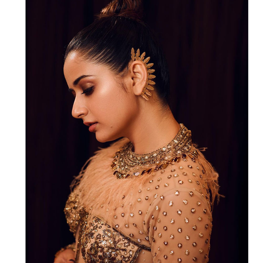 ఆషికా రంగనాథ్.. కన్నడ సినీ పరిశ్రమలో టాప్ హీరోయిన్. కానీ ఇప్పుడు ఈ ముద్దుగుమ్మ టాలీవుడ్ పై కన్నేసింది. తెలుగులో వరుస సినిమాలు చేసేందుకు రెడీ అయ్యింది. 