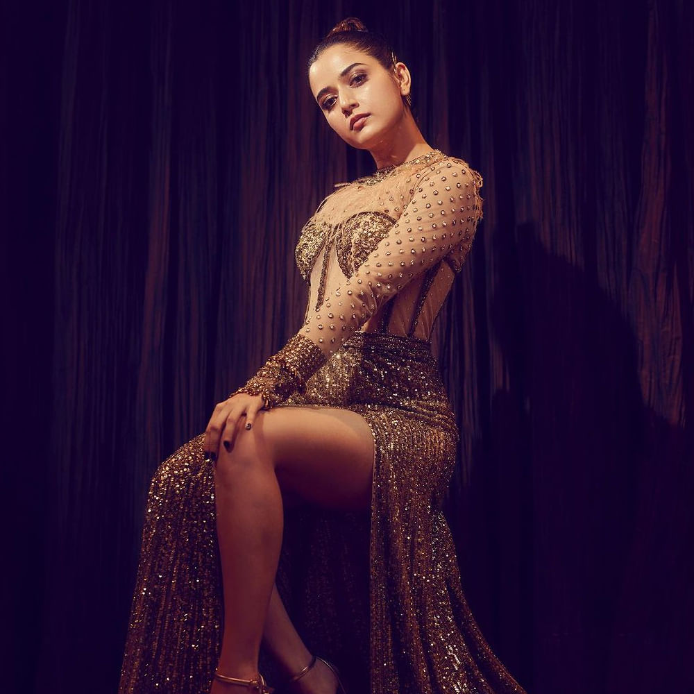 ప్రస్తుతం అక్కినేని నాగార్జున నటిస్తోన్న నా సామిరంగ సినిమాలో నటిస్తుంది. ఇందులో వరలక్ష్మి పాత్రలో సంప్రదాయ లుక్ లో కనిపించనుంది ఈ కన్నడ భామ. 