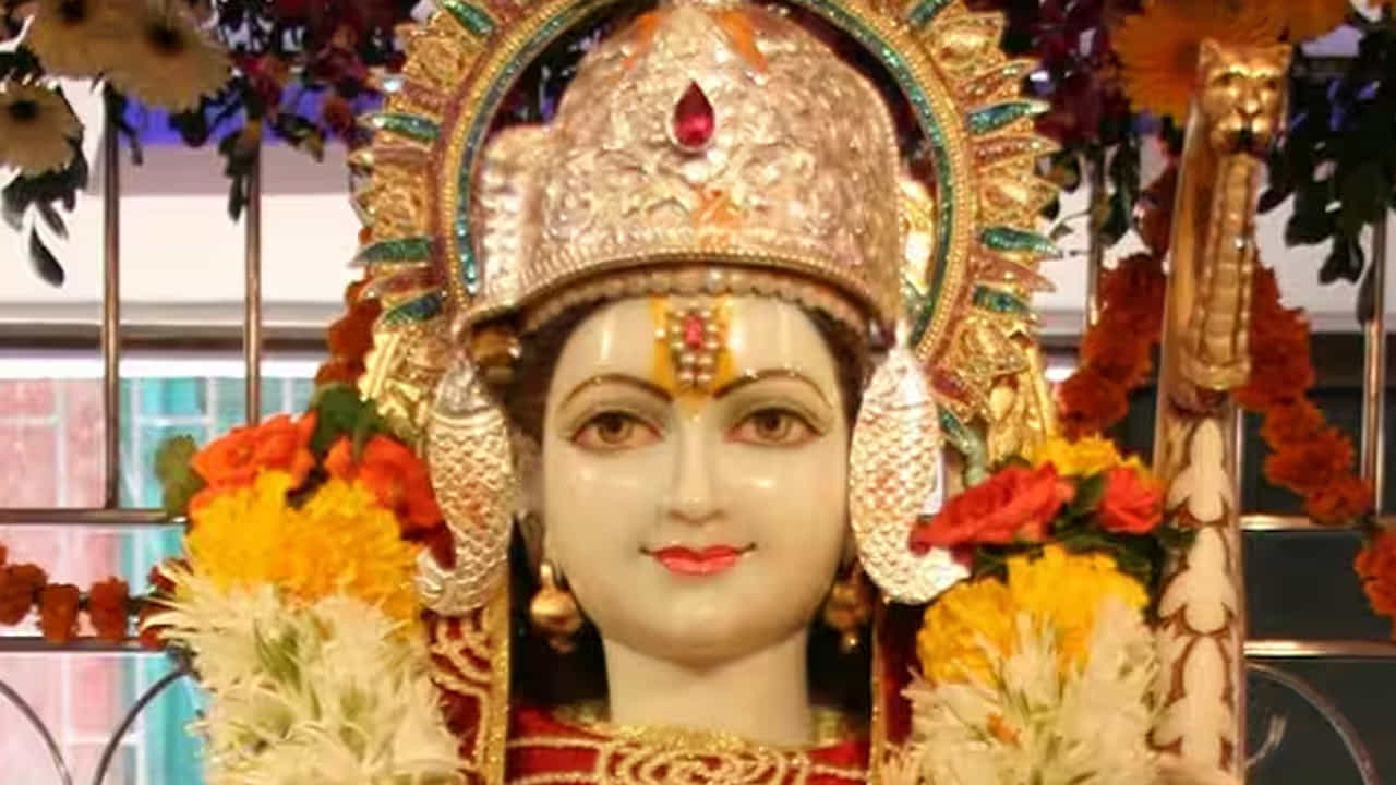 ఇస్లామియ రాజు హయాంలో రామజన్మ భూమిలోని రామాలయాన్ని కూల్చివేస్తున్న సమయంలో ఆలయాన్ని కాపాడేందుకు సూర్యకుల క్షత్రీయ వంశస్థులు ప్రాణాలను సైతం ఫణంగా పెట్టి పోరాడారు. ఎంత సాహసోపేతంగా పోరాడిన ఈ సూర్యకుల క్షత్రీయవంశ సైనికులు ఆలయాన్ని కూల్చివేతను ఆపలేకపోయారు. దుర్ఘటన పట్ల చాలా బాధపడ్డారు.