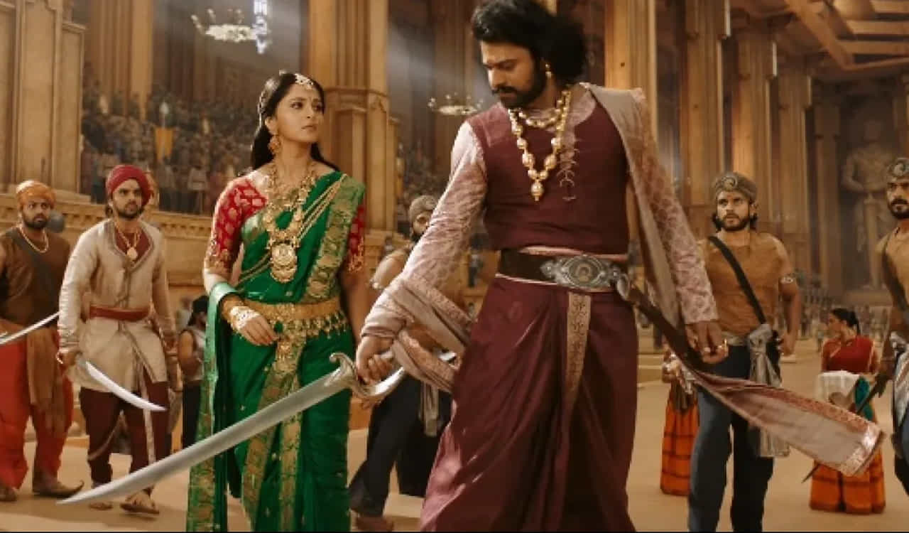 ఒకే సినిమాను రెండు భాగాలుగా రిలీజ్ చేయాలంటే చాలా క్యాలిక్యులేషన్స్ ఉంటాయి. ముఖ్యంగా పార్ట్ 2 కోసం ఆడియన్స్ను వెయిటింగ్లో పెట్టాలంటే తొలి భాగం క్లైమాక్స్ ఆడియన్స్కు ఆ రేంజ్లో కనెక్ట్ అవ్వాలి. అందుకే ఆ పాయింట్ మీదే ఎక్కువగా వర్క్ చేస్తున్నారు ఫ్యాన్స్. సలార్లోనూ ఆ పాయింట్ బాగానే వర్క్ అవుట్ అయ్యింది.