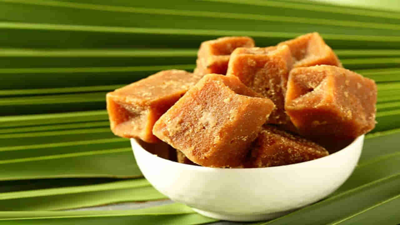 Benefits Of Jaggery: చలికాలంలో బెల్లం తినడం వల్ల ఎన్ని లాభాలో.. గుండె జబ్బులు పరార్‌!