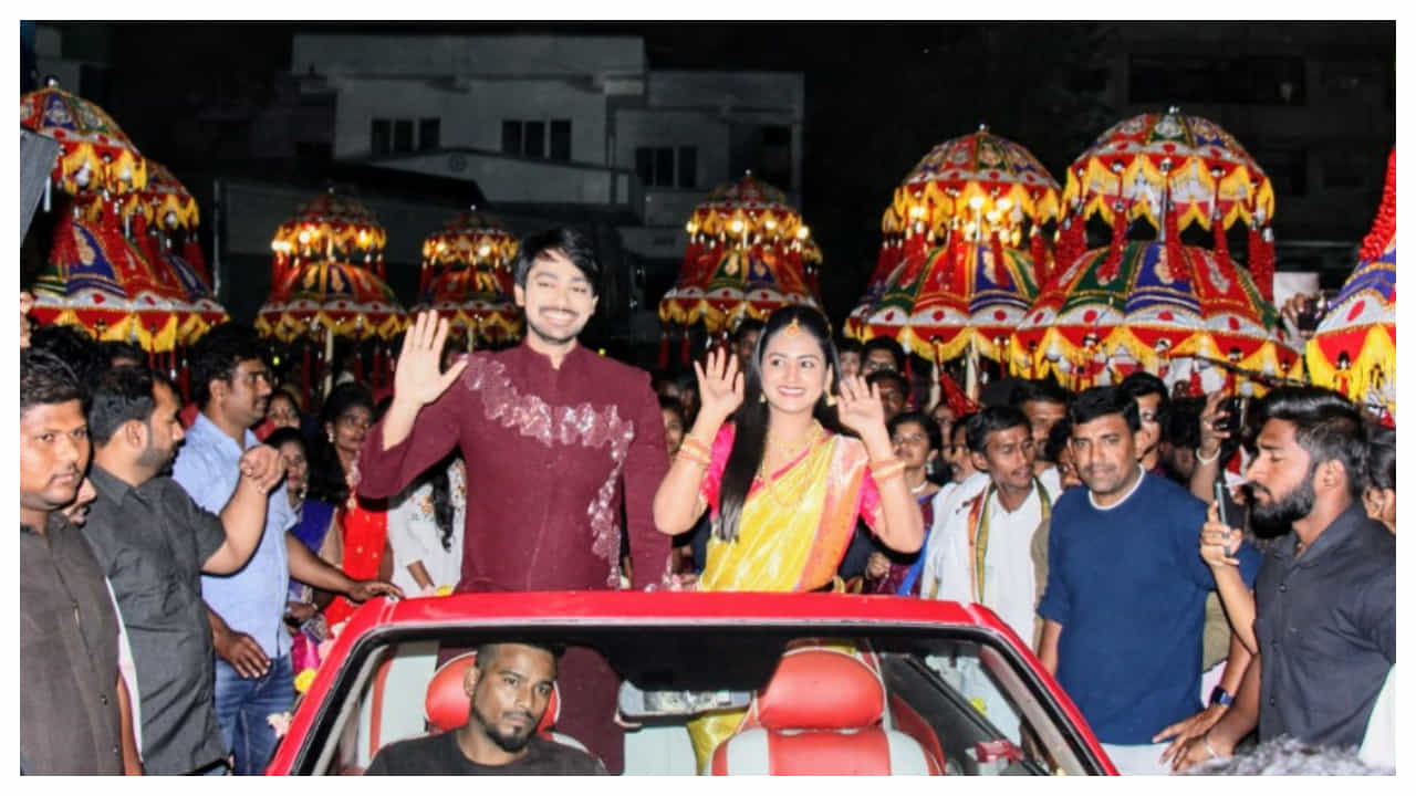 తారాగణం ఉత్సాహభరితమైన ప్రేక్షకులతో తమ ఉత్సాహాన్ని పంచుకోవడంతో ఈవెంట్ ఆనందం, నవ్వు చిరస్మరణీయ క్షణాలతో నిండిపోయింది.