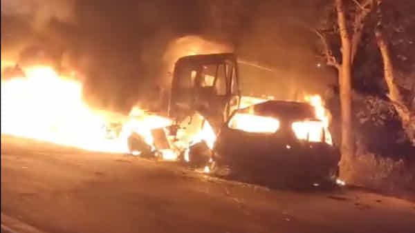 Car Accident: ఘోర రోడ్డు ప్రమాదం.. చిన్నారితో సహా 8 మంది సజీవ దహనం