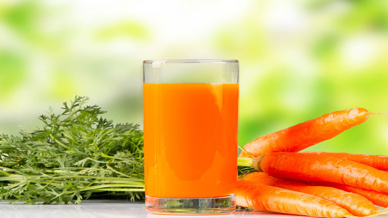 Carrot Juice-చలికాలంలో శరీరం అనేక వ్యాధులకు గురవుతుంది. శరీరం ఆరోగ్యంగా ఉండాలంటే మంచి ఆహారం తీసుకోవడం చాలా ముఖ్యం. రోజూ ఉదయాన్నే క్యారెట్ జ్యూస్ తాగితే ఎన్నో అద్భుతమైన ప్రయోజనాలు కలుగుతాయి.