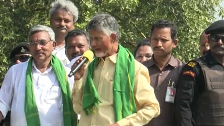 Watch Video: ఏపీలో వేడెక్కిన తుఫాన్ రాజకీయం.. టీడీపీ- వైసీపీ మధ్య మాటల యుద్ధం..! Watch Video: ఏపీలో వేడెక్కిన తుఫాన్ రాజకీయం.. టీడీపీ- వైసీపీ మధ్య మాటల యుద్ధం..!