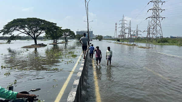 Cyclone Michaung: తుపాను దెబ్బకు నీటి కుండను తలపిస్తోన్న తమిళనాడు.. కొనసాగుతోన్న సహాయక చర్యలు