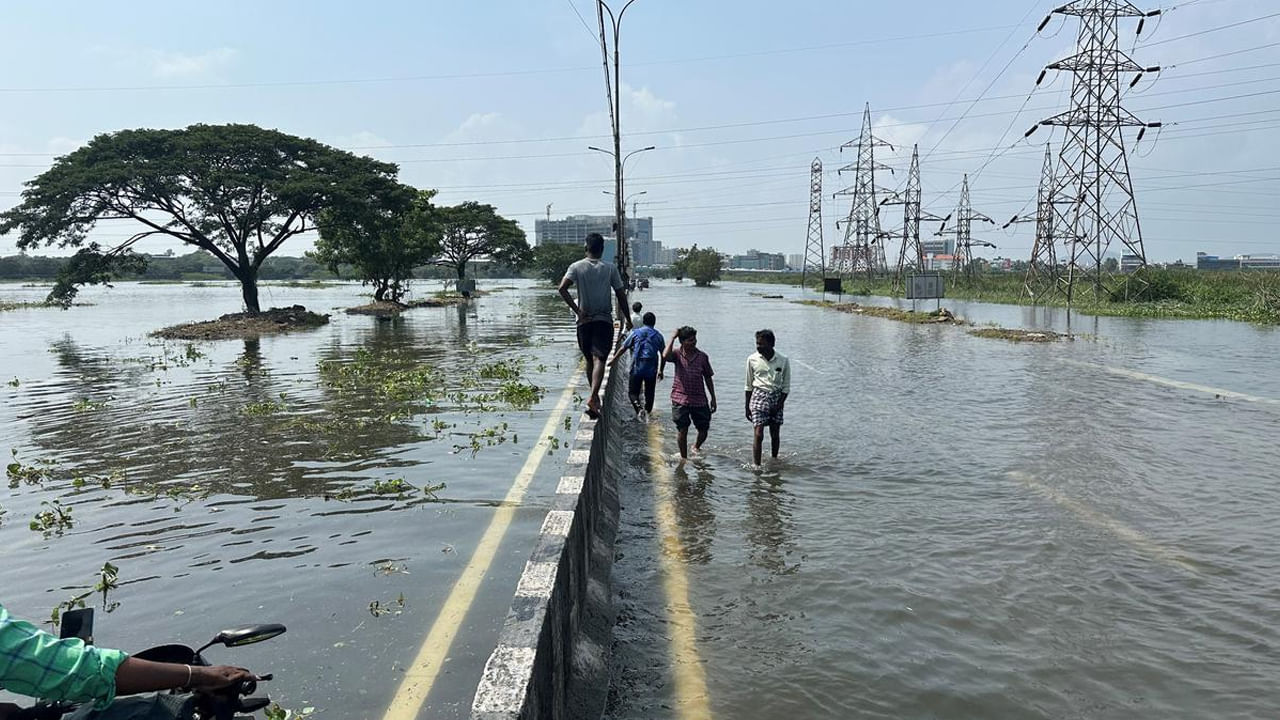 Cyclone Michaung: తుపాను దెబ్బకు నీటి కుండను తలపిస్తోన్న తమిళనాడు.. కొనసాగుతోన్న సహాయక చర్యలు