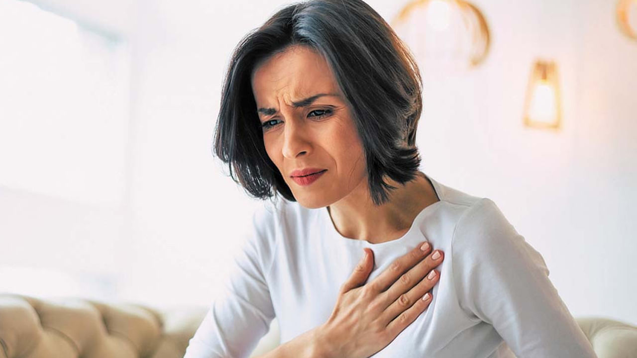 Chest Pain: ఛాతిలో మంటా.? అస్సలు లైట్ తీసుకోకండి.. గుండెపోటుతో పాటు..