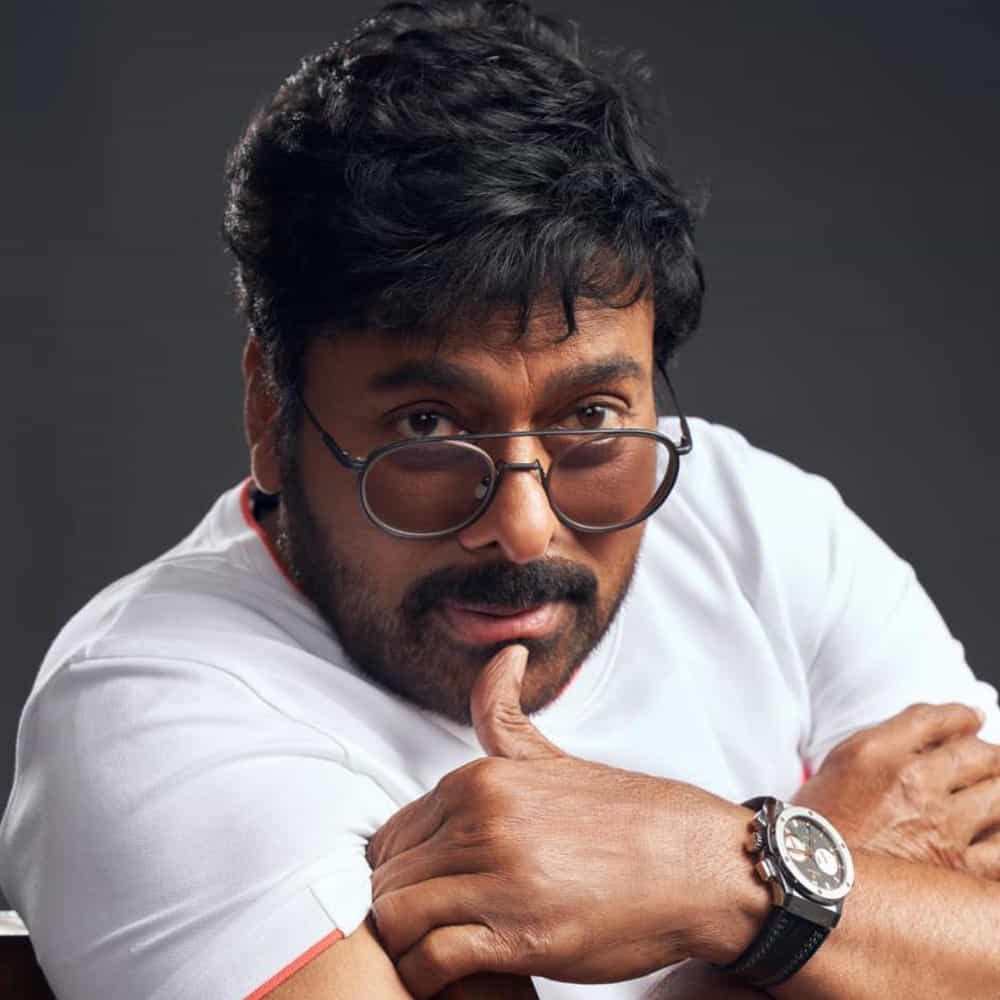బాలయ్య కూడా ప్రస్తుతం బాబీతో సినిమా చేస్తున్నారు. మొన్నే చిరంజీవికి వాల్తేరు వీరయ్యతో బ్లాక్బస్టర్ ఇచ్చారు బాబీ. దాంతో బాలయ్య సినిమాపై అంచనాలు భారీగా ఉన్నాయి. మాఫియా బ్యాక్డ్రాప్లో 1980స్ నేపథ్యంలో ఈ సినిమా తెరకెక్కుతుంది. మొత్తానికి ఈ సీనియర్ హీరోలిద్దరూ దర్శకులను మార్చుకుంటున్నారు హాయిగా.