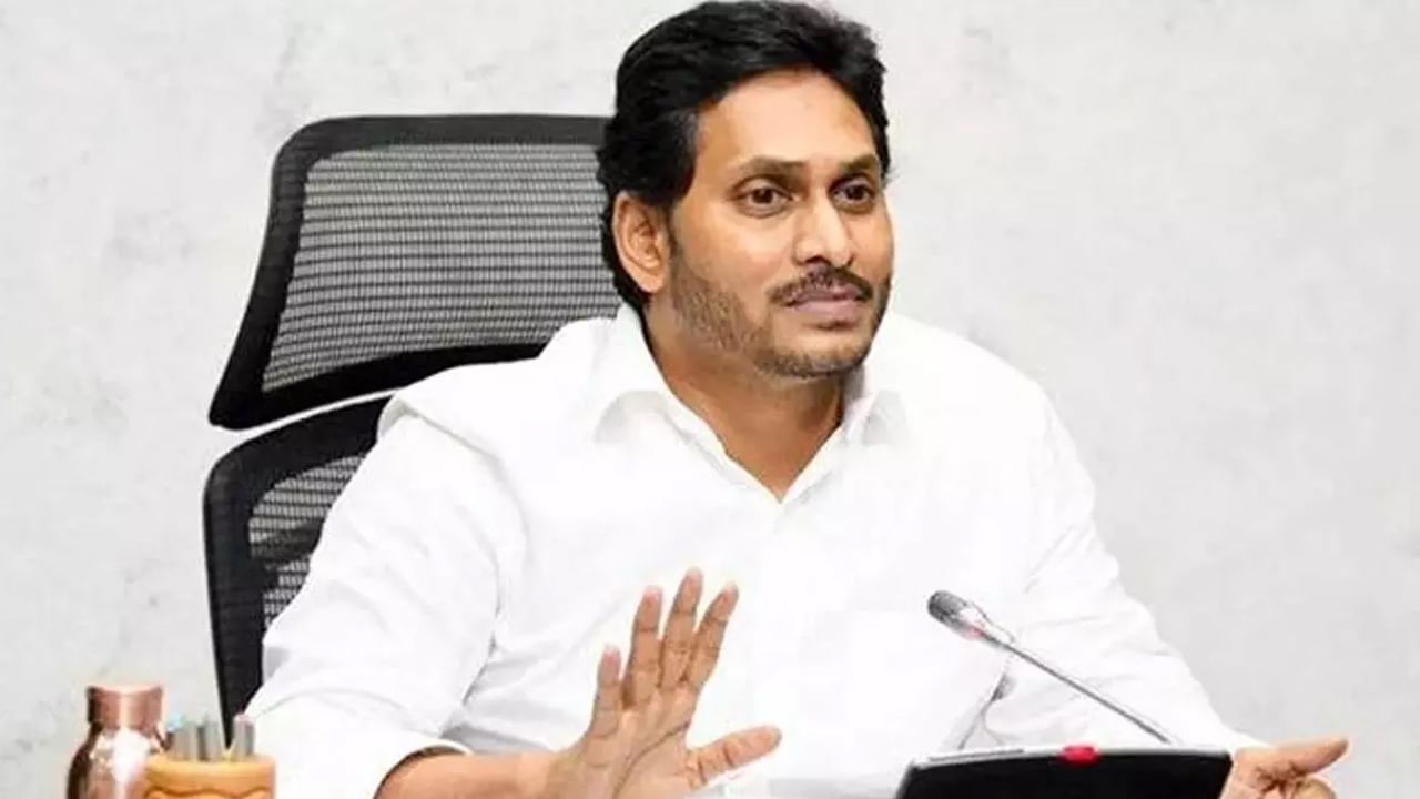 Volunteers Salary: ఏపీ వాలంటీర్లకు పెరిగిన జీతాలు.. రూ. 5 వేల నుంచి రూ. 5,750 పెంపు.. ఎప్పటి నుంచంటే..?