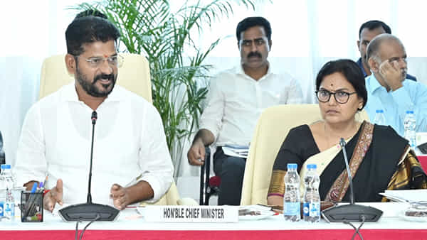 Revanth Reddy: అవి అవసరమా..? ఇష్టం లేని అధికారులు బాధ్యతల నుంచి తప్పుకోవచ్చు.. సీఎం రేవంత్ రెడ్డి మాస్ వార్నింగ్..