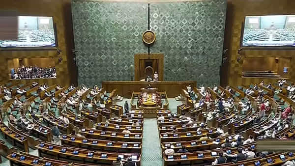 Parliament Security Breach: లోక్సభ భద్రతా వైఫల్యంపై ఆందోళన.. 14 మంది కాంగ్రెస్ ఎంపీలపై సస్పెన్షన్ వేటు