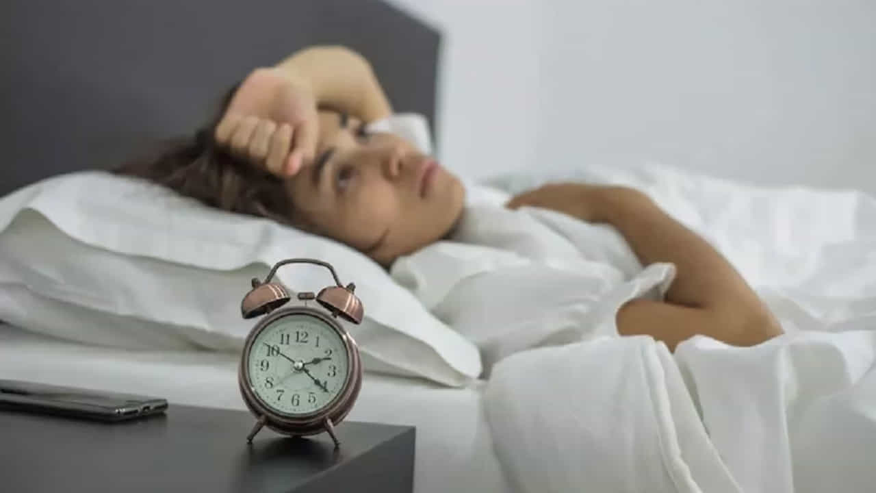 రోజూ ఒక గిన్నె పెరుగు తింటే చర్మం తాజాగా ఉంటుంది.చలికాలంలో రోజులో ఒక గిన్నె పెరుగు తింటే నిద్ర సమస్యలు తగ్గుతాయి. పెరుగులో బరువు తగ్గడానికి సహాయపడే అనేక రకాల ఫైబర్స్ ఉంటాయి.