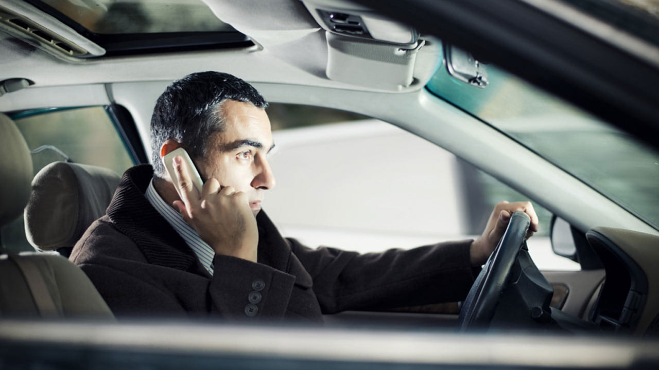 Cyber Crimes: కారులోనే కాల్ సెంటర్... పోలీసులకు చుక్కలు చూపిస్తోన్న కేటుగాళ్లు!