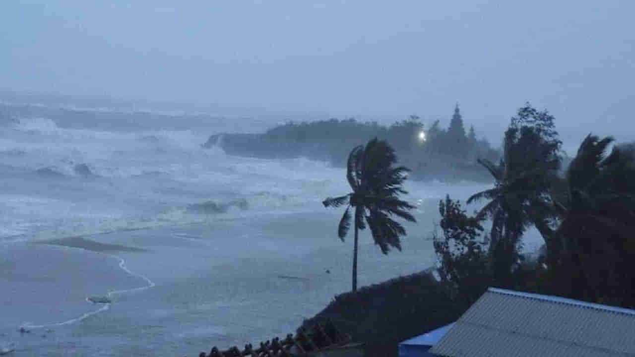 Cyclone Michaung: బాపట్ల దగ్గర తీరం దాటిన మిచౌంగ్ తుఫాన్.. పెను విధ్వంసంతో..