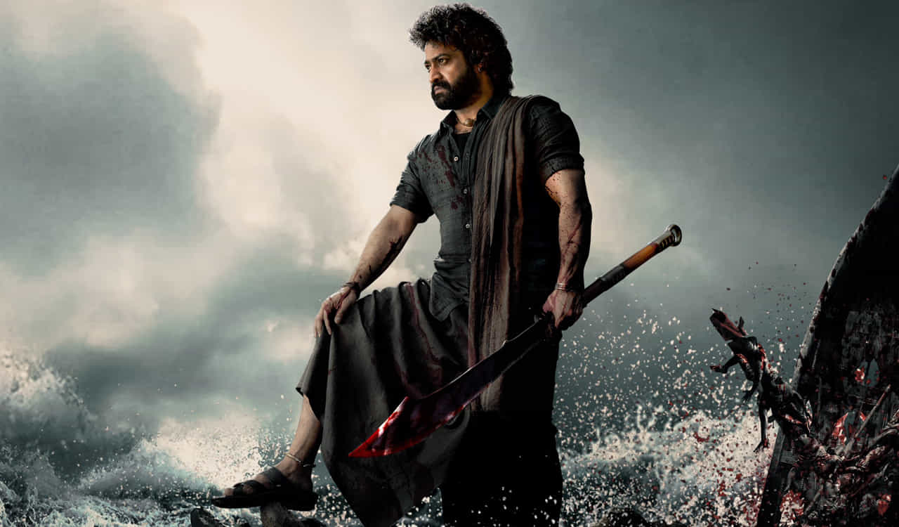 ట్రిపుల్ ఆర్ తర్వాత హీరో తారక్ చేస్తున్న సినిమా దేవర. రెండు పార్టులుగా రిలీజ్ అయ్యే ఈ సినిమాకు సంబంధించిన ఫస్ట్ పార్టు షూటింగ్ వేగంగా జరుగుతోంది. ఫిబ్రవరిలో షూటింగ్ కంప్లీట్ చేసేసి, ఆ తర్వాత వార్2 సెట్స్ కి వెళ్లాలన్నది తారక్ ప్లాన్. మార్చి నుంచి నార్త్ షెడ్యూల్స్ తో బిజీగా కనిపిస్తారు మన దేవర.