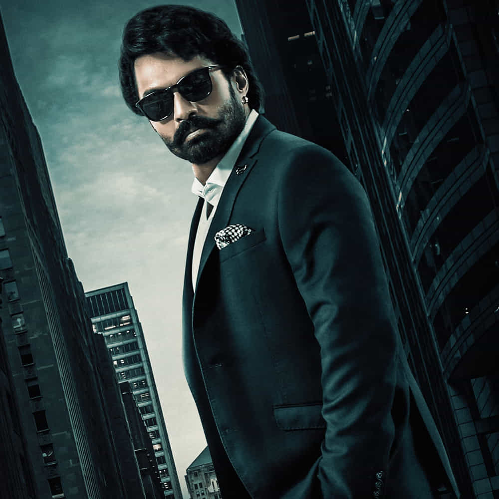 డెవిల్లో ధోతి, కోటుతో కల్యాణ్రామ్ కనిపించే ప్రతి సన్నివేశంలోనూ భారతీయత కనిపించేలా జాగ్రత్తలు తీసుకున్నాం. కాస్టూమ్ విషయంలో మాత్రమే కాదు, యాక్సెసరీస్ పరంగానూ స్పెషల్ కేర్ తీసుకున్నాం అని అంటున్నారు అభిషేక్ నామా.