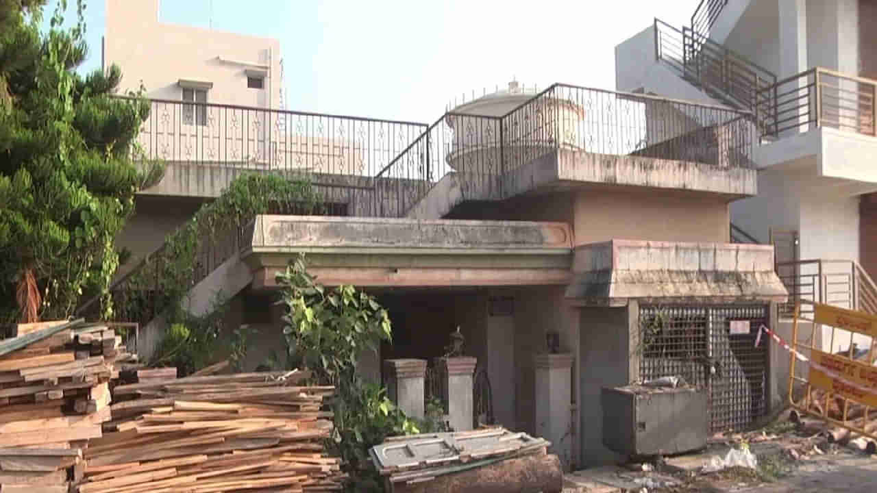 Dilapidated House: ఆ ఇంటి తలుపు వద్ద మనిషి పుర్రె.. అనుమానంతో తలుపు తెరిచి చూడగా ఒక్కసారిగా షాక్!