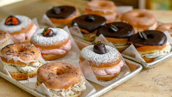 Donuts: 30 ఏళ్ల మహిళ వింత చోరీ.. 22 లక్షల విలువైన స్వీట్లను దొంగిలించి పరారీ