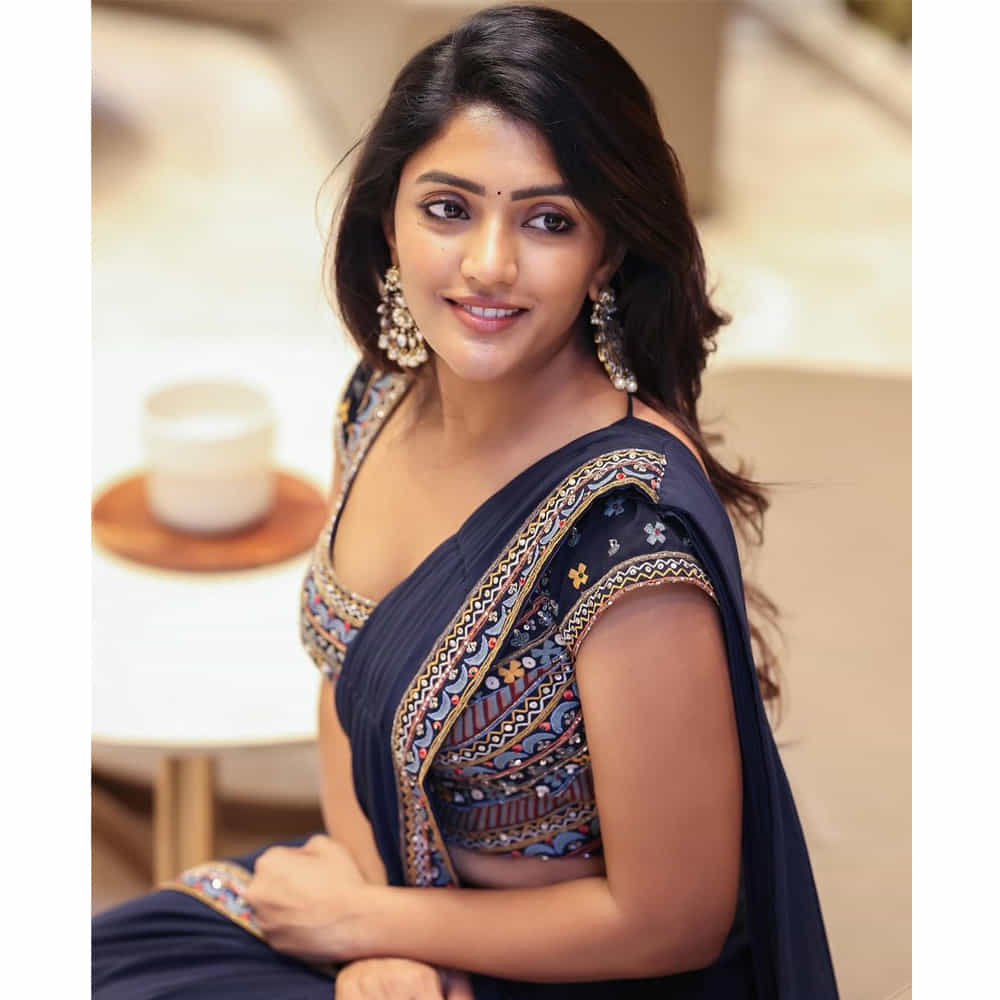 టాలీవుడ్ ఇండస్ట్రీలో కథానాయికగా తనకంటూ గుర్తింపు తెచ్చుకున్న తెలుగుమ్మాయి ఈషా రెబ్బా. తెలంగాణ ప్రాంతానికి చెందిన ఈ అమ్మాయికి మంచి ఫాలోయింగ్ ఉంది.