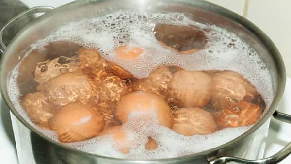 ఉడకబెట్టేటప్పుడు గుడ్లు పగలకుండా ఉండాలంటే.. ఈ చిట్కాలు పాటించండి..