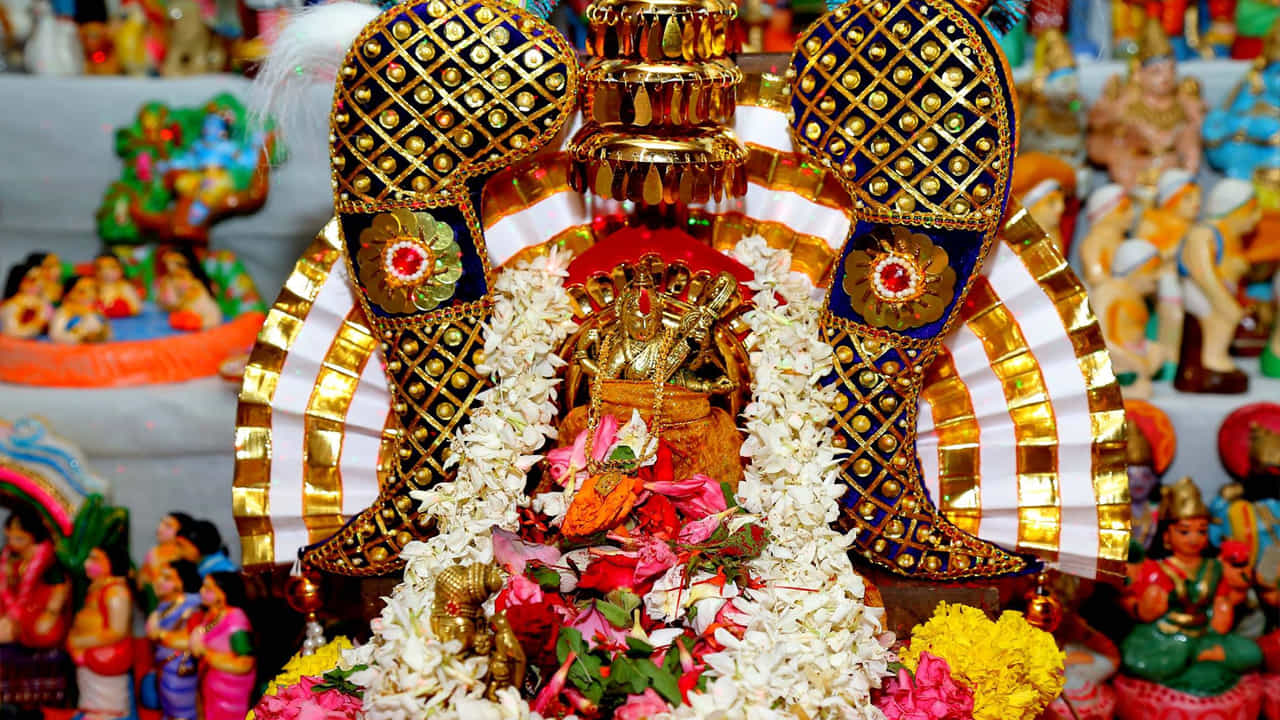 మహిమాన్వితమైనదిగా చెప్పబడుతోన్న అట్టుకల్ భగవతి క్షేత్రం కేరళలోని 'తిరువనంతపురంలో ఉంది. పొంగల్ పండుగలో పాల్గొనేందుకు ఏకంగా 30 లక్షల మందికి పైగా మహిళలు ఇక్కడికి రావడంతో కేరళలోని ఈ ఆలయం పేరు గిన్నిస్ బుక్ ఆఫ్ వరల్డ్ రికార్డ్స్లో చేరింది. ఈ ఆలయంలో ఈ పండుగను అత్యంత వైభవంగా జరుపుకుంటారు. ఈ ఆలయంలో భద్రకాళిని ప్రత్యేకంగా పూజిస్తారు. పురుషుల ప్రవేశం నిషేధించబడిన ఈ ఆలయంలో భద్రకాళి మాత నివసిస్తుందని నమ్ముతారు.