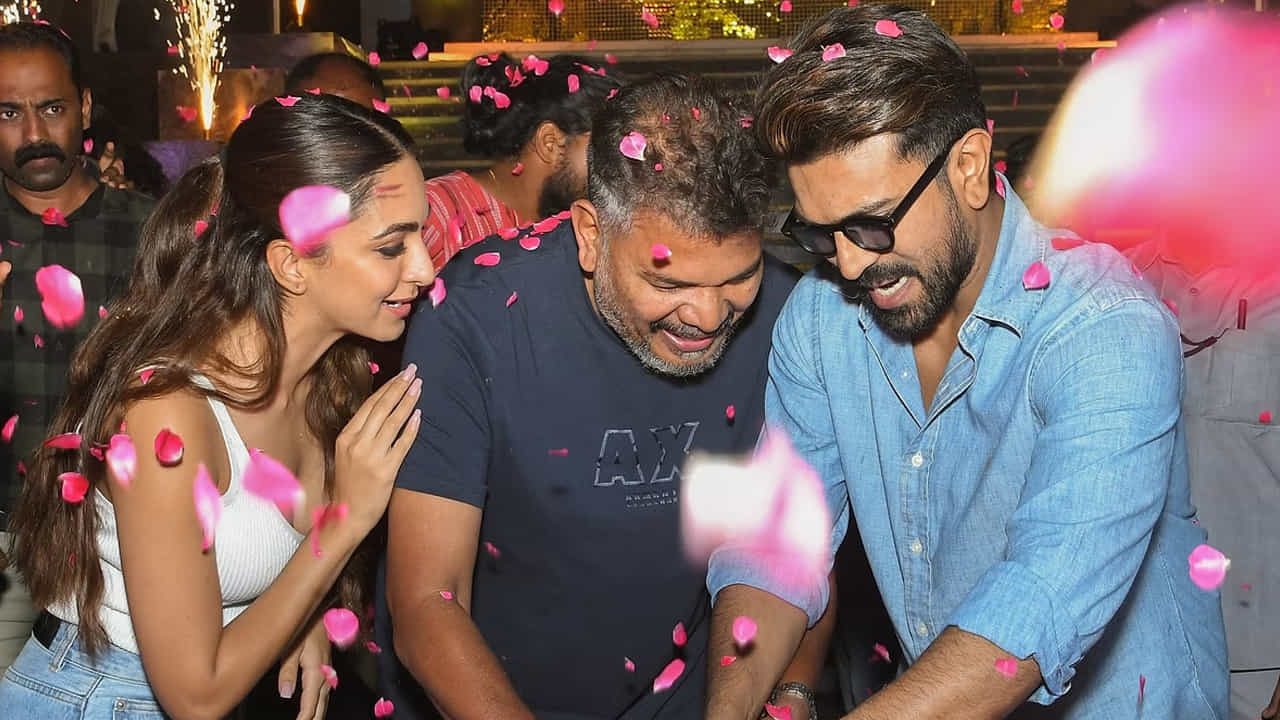 సుమారు రూ.150 కోట్లకు పైగా బడ్జెట్‌తో తెరకెక్కుతోన్న గేమ్‌ ఛేంజర్‌ సినిమాలో శ్రీకాంత్, అంజలి, సునీల్, సముద్రఖని, ఎస్.జే. సూర్య, సముద్రఖని, నాజర్‌, నవీన్‌ చంద్ర, రాజీవ్‌ కనకాల తదితరులు కీలక పాత్రలు పోషిస్తున్నారు