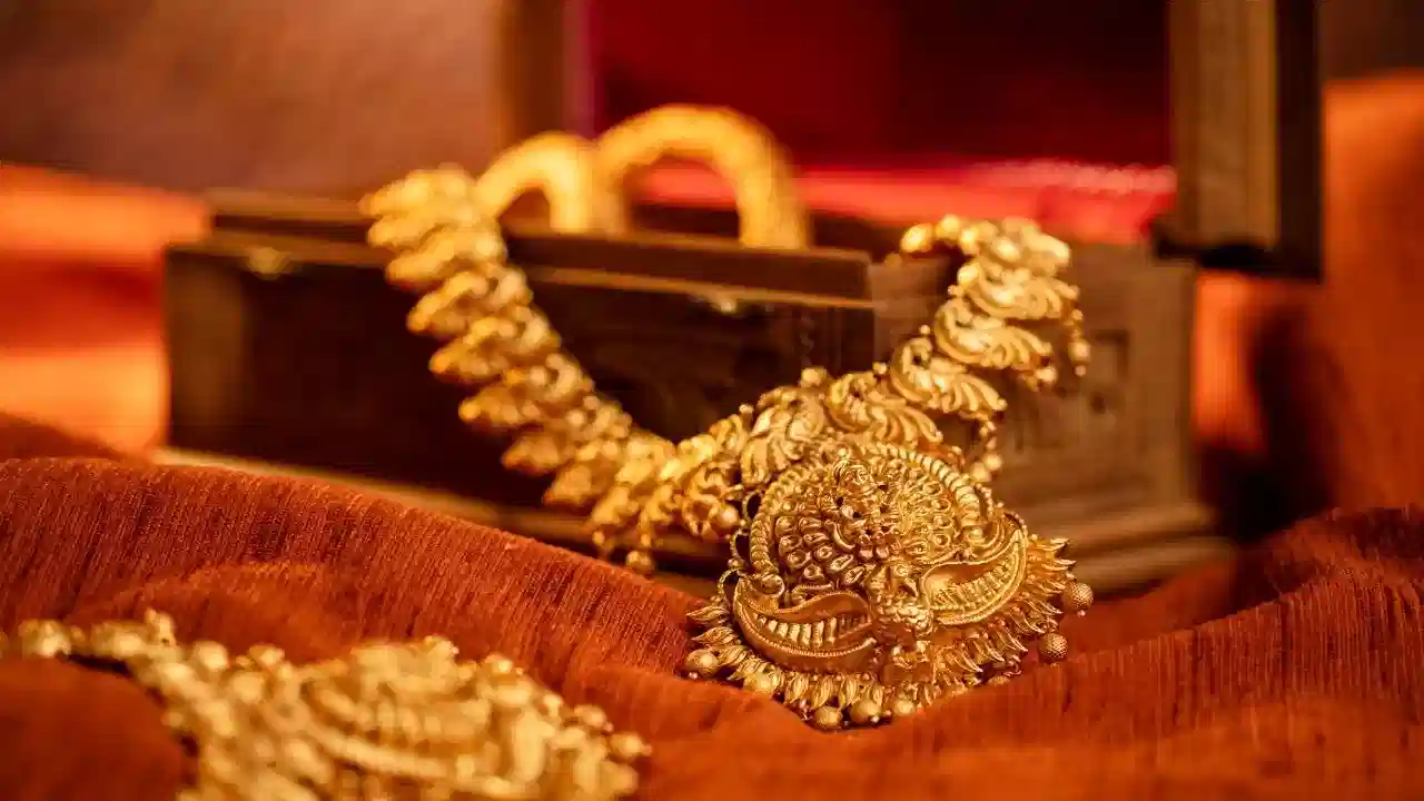 Gold Price Today: స్థిరంగా కొనసాగుతున్న బంగారం ధర.. పెరిగిన వెండి